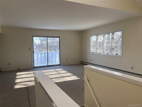 11 Claire Ct in West Babylon, NY - Building Photo - Building Photo