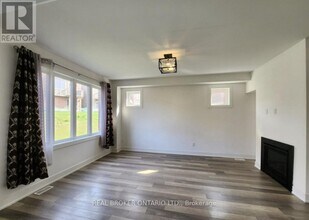 9 Acacia Ct in East Gwillimbury, ON - Building Photo - Building Photo