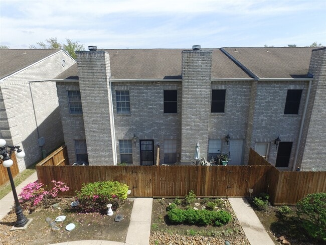 property at 17641 Red Oak Dr