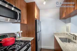 200 E 82nd St in New York, NY - Building Photo - Building Photo
