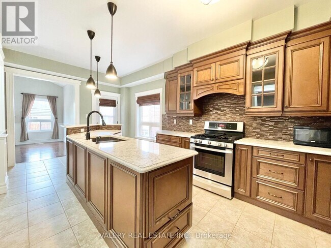 687 Blackwood Blvd in Oshawa, ON - Building Photo - Building Photo