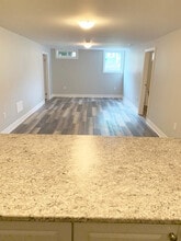 26 Bluebird Av in Hamilton, ON - Building Photo - Building Photo