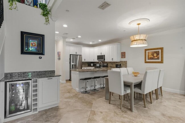 1709 NE 8th St in Fort Lauderdale, FL - Foto de edificio - Building Photo