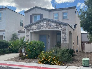 10471 Meadow Village St in Las Vegas, NV - Building Photo - Building Photo