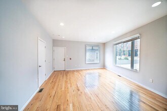 706 N 7th St, Unit 1 in Philadelphia, PA - Foto de edificio - Building Photo