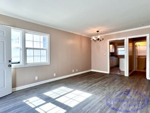 216 Avenue H-Unit -D in Redondo Beach, CA - Building Photo - Building Photo