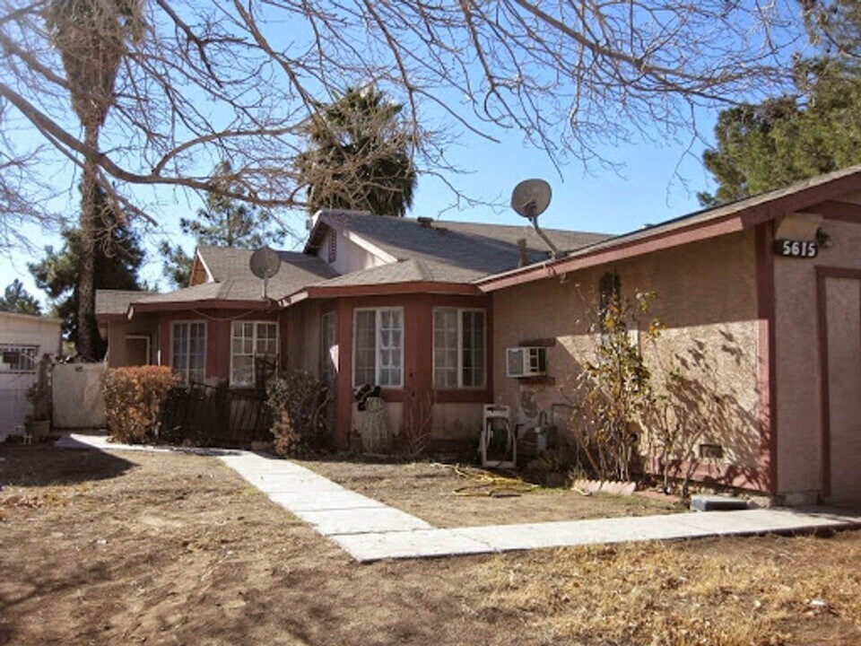 5615 Blue Sea St in Las Vegas, NV - Building Photo