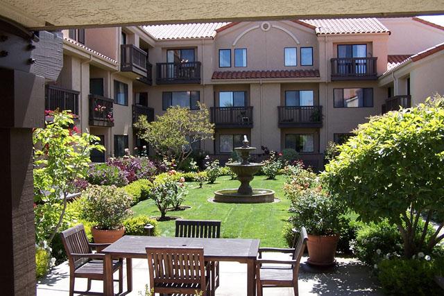 Magnolia Plaza Senior Apartments in South San Francisco, CA - Foto de edificio