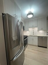 8511 S Parkside Ave in Burbank, IL - Building Photo - Building Photo