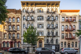 380 S 4th St in Brooklyn, NY - Foto de edificio - Building Photo