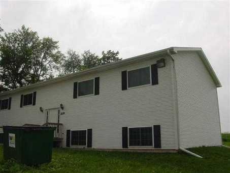 209 N Huskins St in Lone Tree, IA - Building Photo - Building Photo