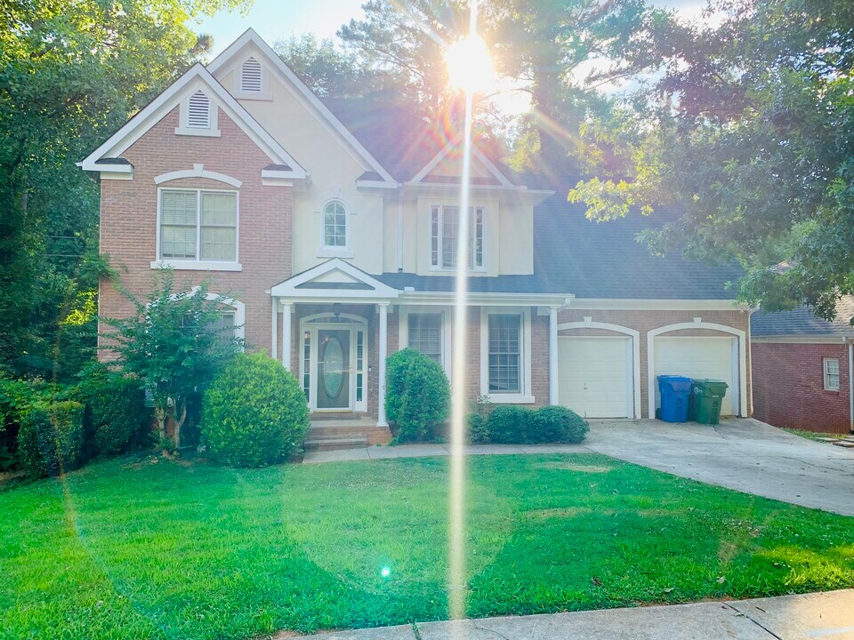 2337 Ashmel Ct SW, Unit Ashmel Inn Apartment in Atlanta, GA - Building Photo