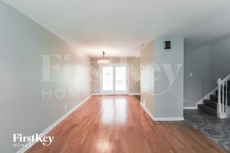 235 E Wrightwood Ave in Glendale Heights, IL - Building Photo - Building Photo