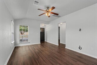825 Heritage Springs Trail in Round Rock, TX - Building Photo - Building Photo