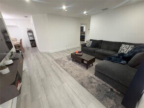 660 SW 30th Terrace in Fort Lauderdale, FL - Building Photo - Building Photo