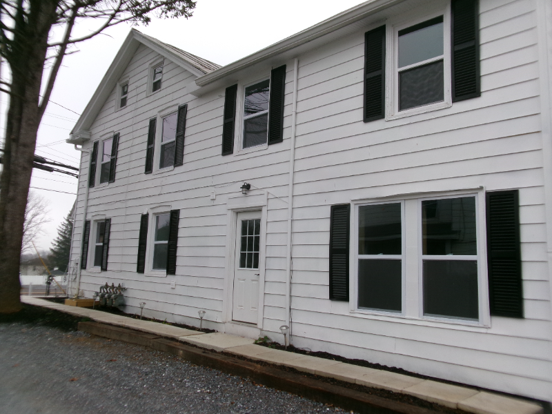 146 W Main St in Leola, PA - Foto de edificio