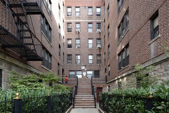 1326 Riverside Dr in New York, NY - Building Photo - Building Photo