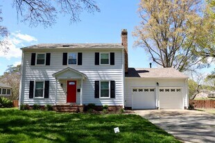 510 Elizabeth Lake Dr in Hampton, VA - Building Photo