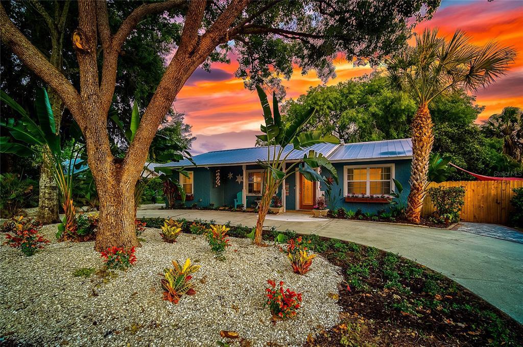 426 Eagles Nest Ln in Sarasota, FL - Building Photo