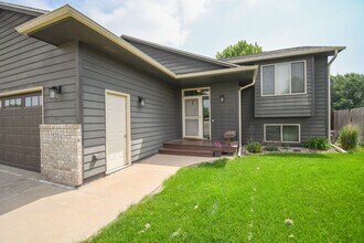 5704 S San Diego Ave in Sioux Falls, SD - Building Photo - Building Photo