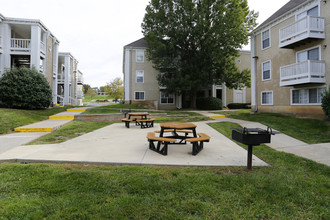 Jefferson Park in Liberty, MO - Foto de edificio - Building Photo