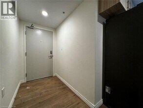 275 Larch St in Waterloo, ON - Building Photo - Building Photo