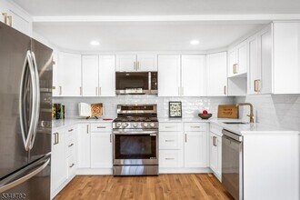 18 Talbot St, Unit 2 in Montclair, NJ - Building Photo - Building Photo
