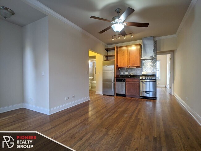 736 W Addison St, Unit 746-2E in Chicago, IL - Building Photo - Building Photo