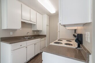 Summit Park Village in San Diego, CA - Building Photo - Building Photo