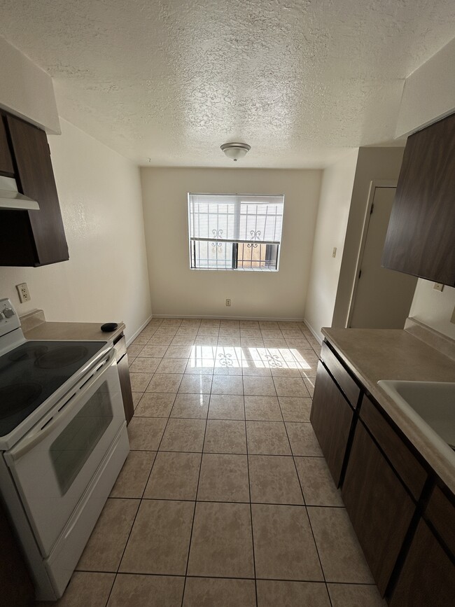 1038 Texas St NE, Unit A in Albuquerque, NM - Foto de edificio - Building Photo