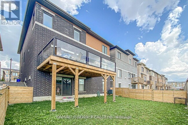 130 Vantage Lp in Newmarket, ON - Building Photo - Building Photo