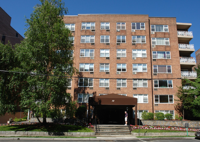 10 Old Mamaroneck Rd in White Plains, NY - Building Photo - Building Photo