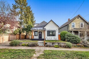 924 24th Ave S in Seattle, WA - Building Photo