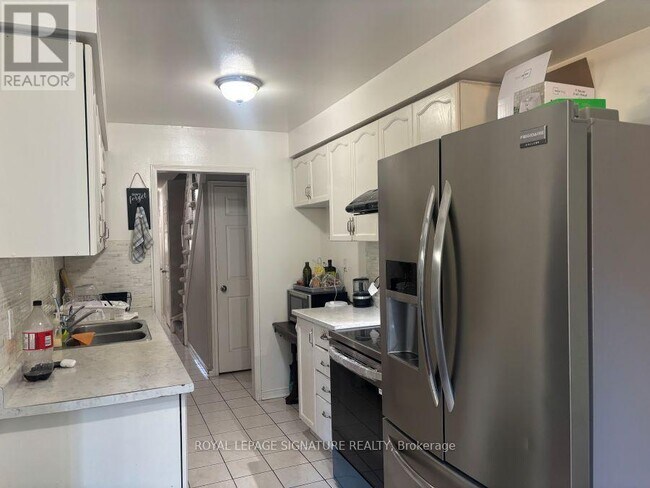 550 Steddick Ct in Mississauga, ON - Building Photo - Building Photo