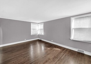 8900 S Dauphin Ave in Chicago, IL - Building Photo - Building Photo