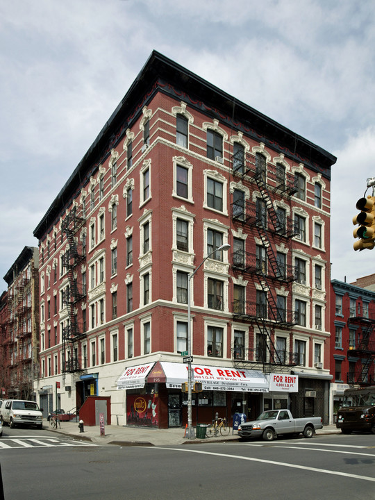 211 Avenue A in New York, NY - Building Photo