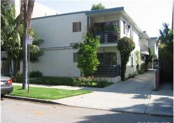 2134 S Bentley Ave in Los Angeles, CA - Building Photo - Building Photo