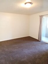 8083 N Ridge Loop E in Eagle Mountain, UT - Building Photo - Building Photo