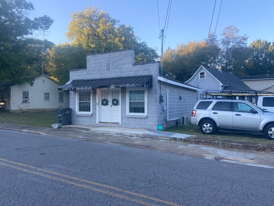 516 Adams St in Fayetteville, TN - Foto de edificio