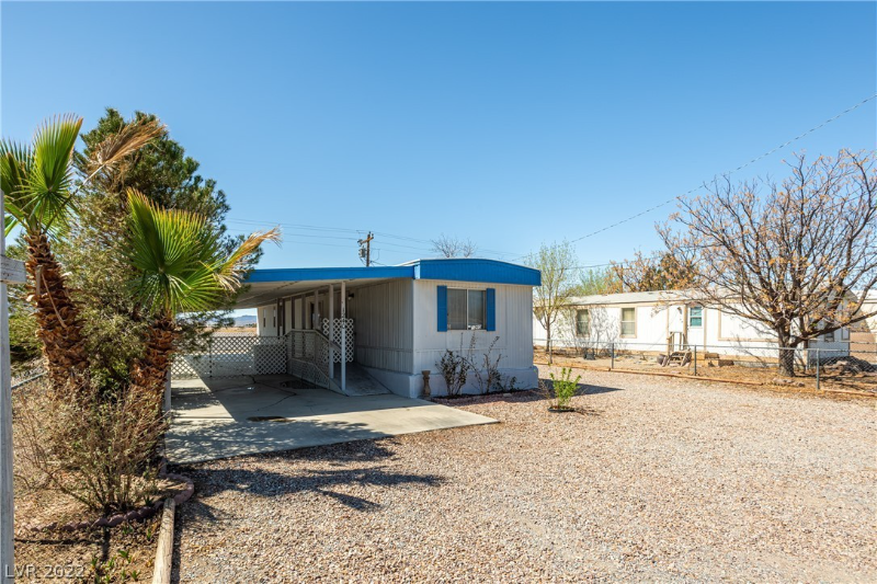 1240 Comstock Cir W in Pahrump, NV - Building Photo