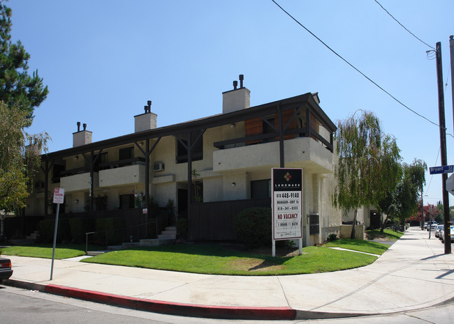 20954 Bryant St in Canoga Park, CA - Foto de edificio - Building Photo