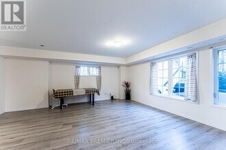 26 Bruce St in Vaughan, ON - Building Photo - Building Photo