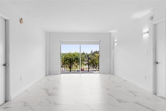 4164 Inverrary Dr in Lauderhill, FL - Building Photo - Building Photo