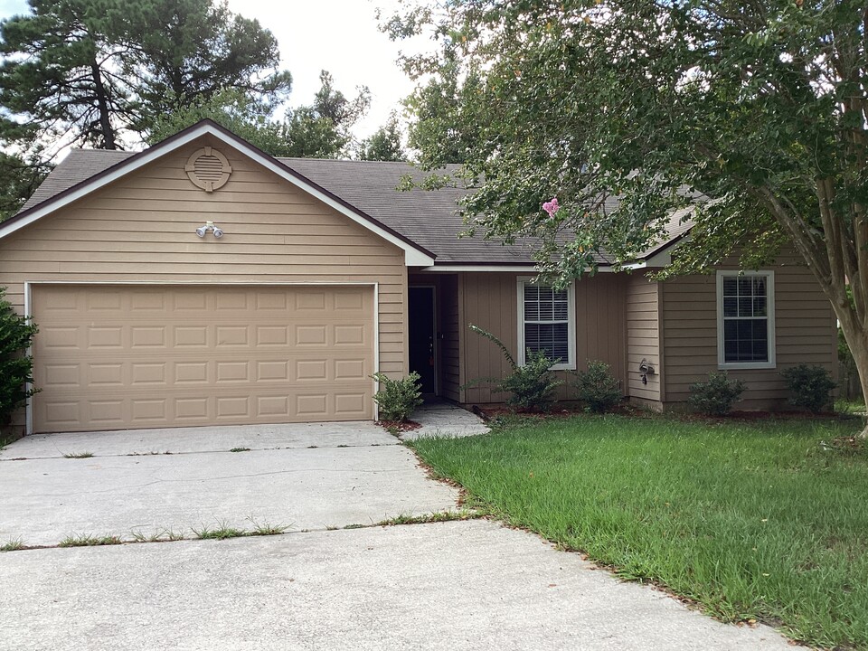 1736 Chandelier Cir W in Jacksonville, FL - Building Photo