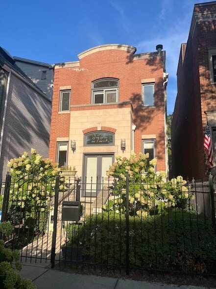 property at 2725 N Magnolia Ave