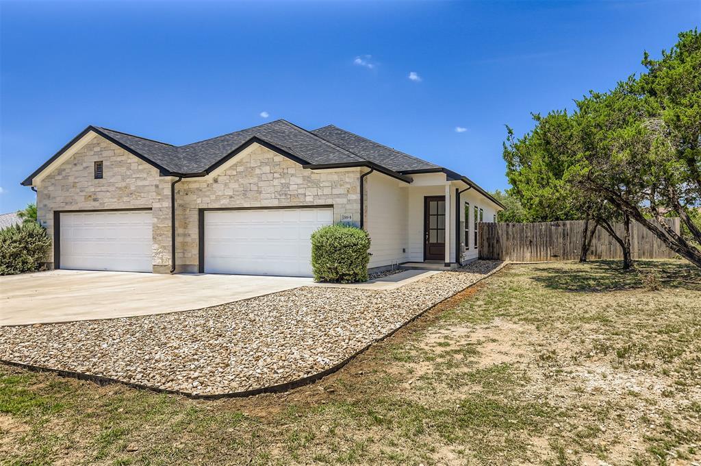 2500 American Dr in Lago Vista, TX - Foto de edificio