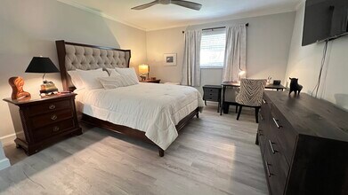 1517 Chesapeake Ave, Unit 1517 Chesapeake Avenue in Naples, FL - Building Photo - Building Photo