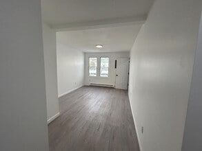 222 W Patterson St in Lansford, PA - Foto de edificio - Building Photo