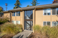 Grant Park Apartments in Hillsboro, OR - Foto de edificio - Building Photo