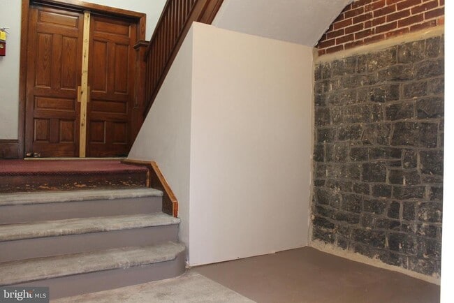 property at 415 W Broad St